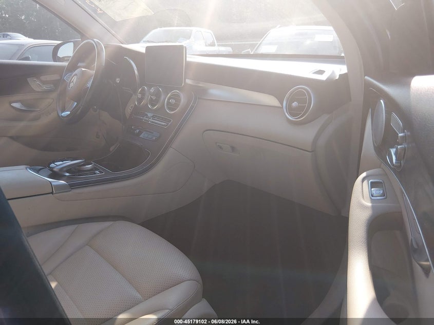 2019 Mercedes-benz Glc VIN WDC0G4KB7KV130018 IAAI salvage auction — Burn Engine, Salvage (Idaho), sold $5,100 on 2026-07-29 (photo 5)