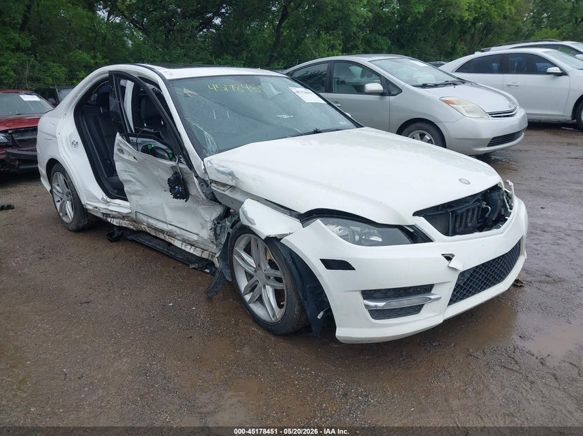 2013 Mercedes-benz C-klasse VIN WDDGF8AB3DR266244 IAAI salvage auction — NORMAL WEAR, Clear (Indiana), sold $875 on 2026-07-29 (photo 1)