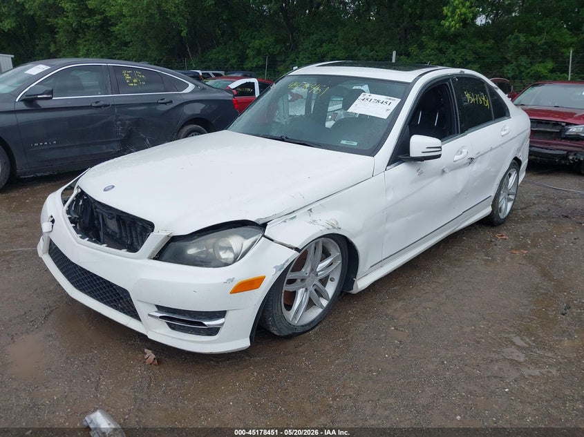 2013 Mercedes-benz C-klasse VIN WDDGF8AB3DR266244 IAAI salvage auction — NORMAL WEAR, Clear (Indiana), sold $875 on 2026-07-29 (photo 2)