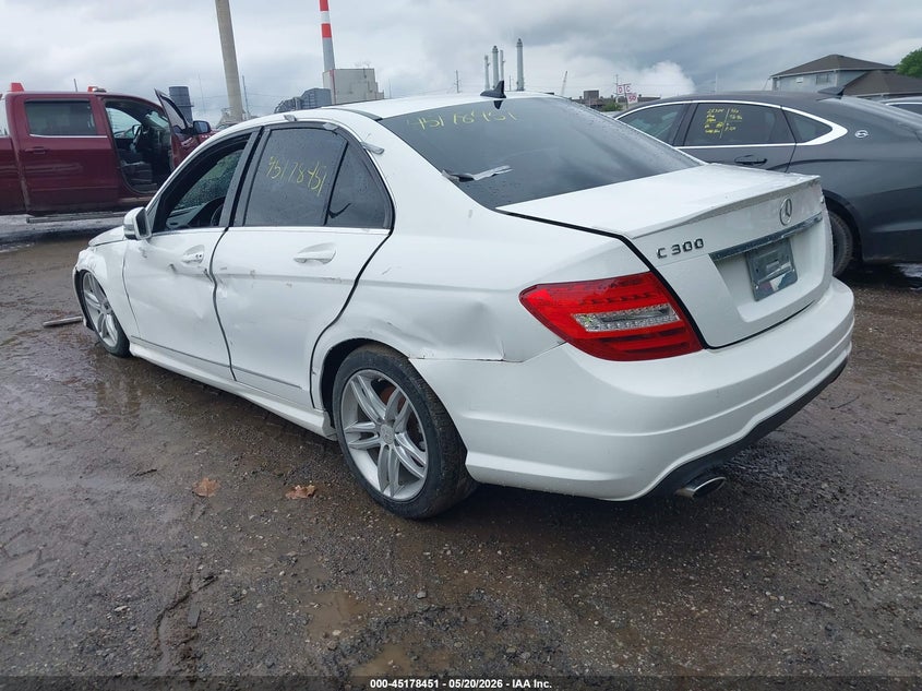 2013 Mercedes-benz C-klasse VIN WDDGF8AB3DR266244 IAAI salvage auction — NORMAL WEAR, Clear (Indiana), sold $875 on 2026-07-29 (photo 3)
