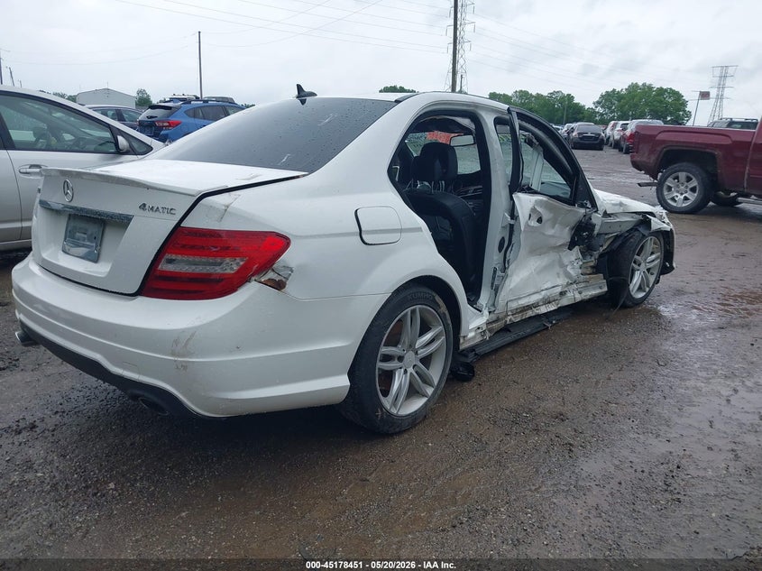 2013 Mercedes-benz C-klasse VIN WDDGF8AB3DR266244 IAAI salvage auction — NORMAL WEAR, Clear (Indiana), sold $875 on 2026-07-29 (photo 4)