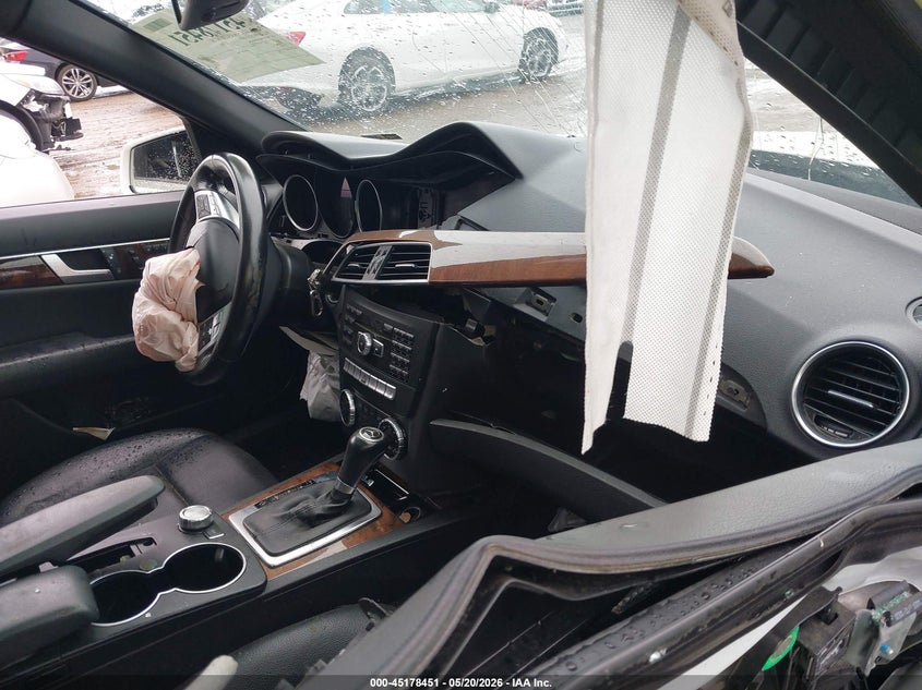 2013 Mercedes-benz C-klasse VIN WDDGF8AB3DR266244 IAAI salvage auction — NORMAL WEAR, Clear (Indiana), sold $875 on 2026-07-29 (photo 5)