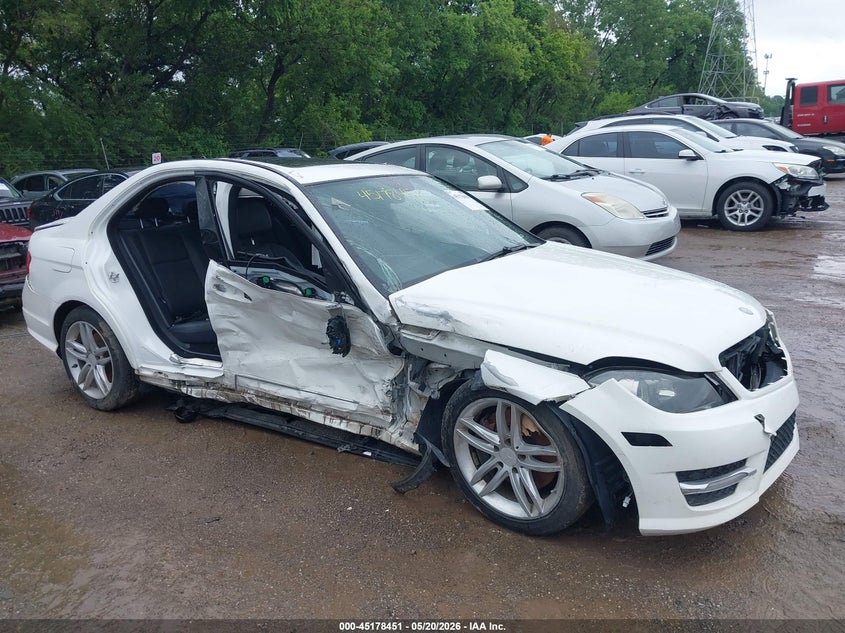 2013 Mercedes-benz C-klasse VIN WDDGF8AB3DR266244 IAAI salvage auction — NORMAL WEAR, Clear (Indiana), sold $875 on 2026-07-29 (photo 6)