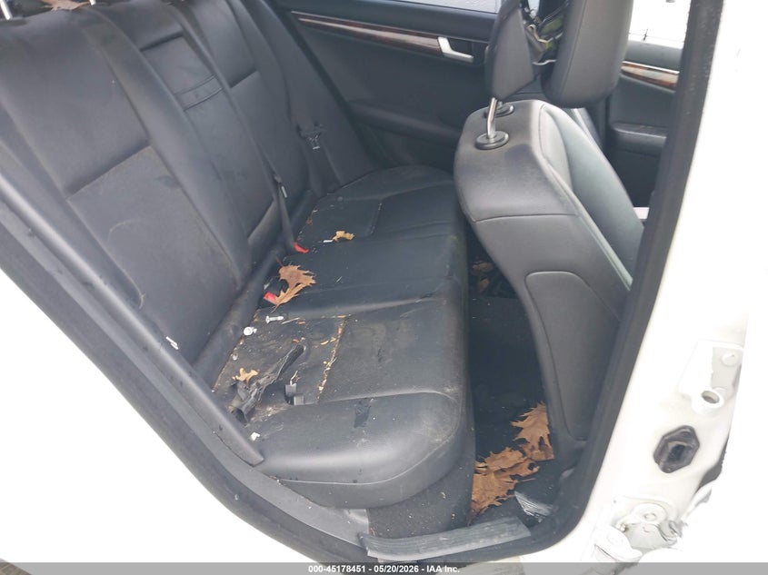 2013 Mercedes-benz C-klasse VIN WDDGF8AB3DR266244 IAAI salvage auction — NORMAL WEAR, Clear (Indiana), sold $875 on 2026-07-29 (photo 8)
