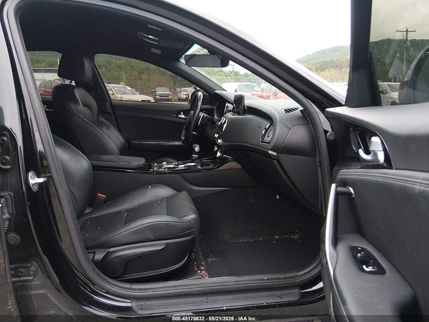 2022 Kia Stinger VIN KNAE35LD3N6102807 IAAI salvage auction — FRONT & REAR, Salvage (Pennsylvania), sold $5,500 on 2026-07-08 (photo 5)