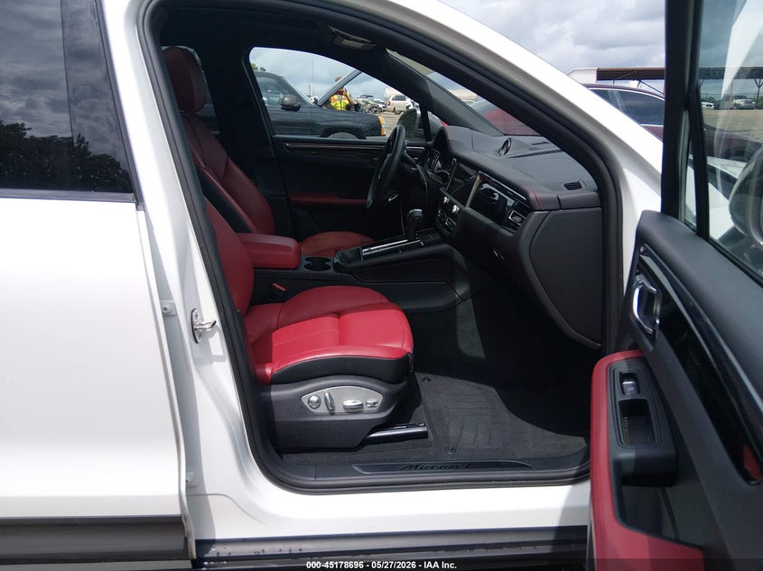 2025 Porsche Macan VIN WP1AA2A54SLB09231 IAAI salvage auction — REAR END, Salvage Title, sold $32,975 on 2026-07-15 (photo 5)