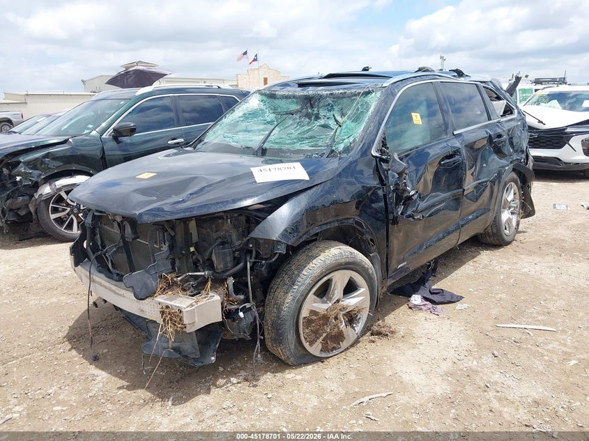 2018 Toyota Highlander VIN 5TDDGRFH4JS042975 IAAI salvage auction — ROLLOVER, Salvage (Texas), sold $2,750 on 2026-08-01 (photo 2)