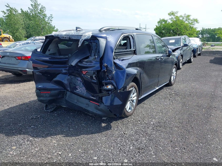 2024 Toyota Sienna VIN 5TDJSKFC0RS125084 IAAI salvage auction — REAR END, Salvage (Idaho), sold $3,350 on 2026-07-28 (photo 4)