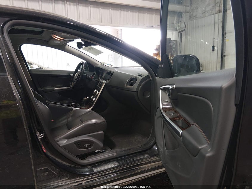 2016 Volvo V60 cross country VIN YV4612HK4G1006040 IAAI salvage auction — NORMAL WEAR, Salvage Title, sold $1,150 on 2026-07-10 (photo 5)