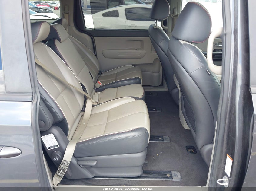 2017 Kia SEDONA VIN KNDMB5C17H6322740 IAAI salvage auction — WATER/FLOOD, Rebuildable (Florida), sold $1,200 on 2026-07-16 (photo 8)
