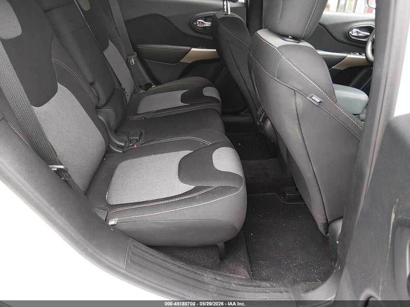 2018 Jeep Cherokee VIN 1C4PJMCB5JD528465 IAAI salvage auction — NORMAL WEAR, Sf97 (Washington), sold $8,600 on 2026-07-09 (photo 8)
