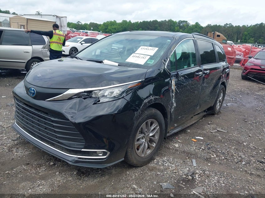 2024 Toyota Sienna VIN 5TDYRKEC7RS183494 IAAI salvage auction — ROLLOVER, Salvage (Georgia), sold $7,300 on 2026-07-31 (photo 2)