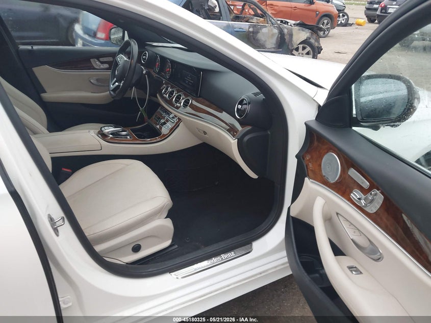 2019 Mercedes-benz E-klasse VIN WDDZH6JB0KA556153 IAAI salvage auction — REAR END, Original (Texas), sold $14,600 on 2026-08-15 (photo 5)