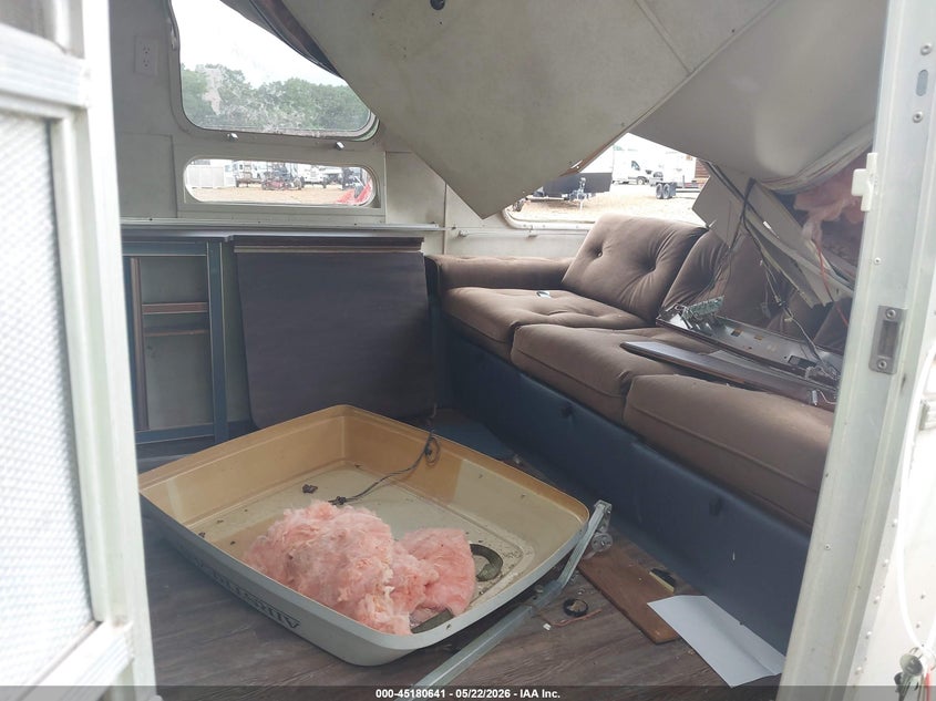 1984 Airstream Sovereign VIN 1STDBAL22EJ502154 IAAI salvage auction — STORM DAMAGE, Bill Of Sale (Georgia), sold $525 on 2026-07-16 (photo 8)