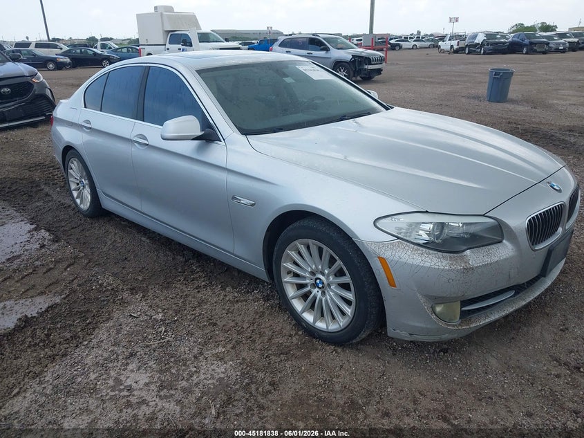 2013 BMW 5er VIN WBAFR7C53DC820882 IAAI salvage auction — NORMAL WEAR, Salvage Title, sold $825 on 2026-07-29 (photo 1)