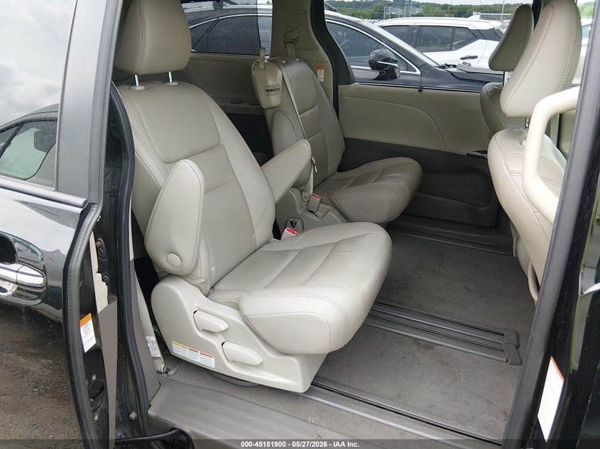2020 Toyota Sienna VIN 5TDYZ3DC7LS063614 IAAI salvage auction — HAIL, Salvage Title, sold $12,600 on 2026-07-31 (photo 8)