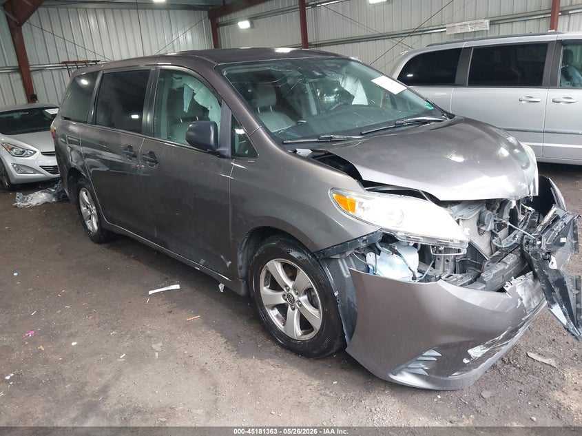 2020 Toyota Sienna VIN 5TDZZ3DC4LS068743 IAAI salvage auction — FRONT END, Salvage (Virginia), sold $4,050 on 2026-07-19 (photo 1)