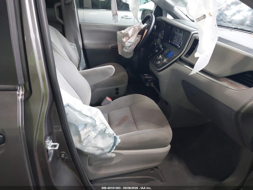 2020 Toyota Sienna VIN 5TDZZ3DC4LS068743 IAAI salvage auction — FRONT END, Salvage (Virginia), sold $4,050 on 2026-07-19 (photo 5)