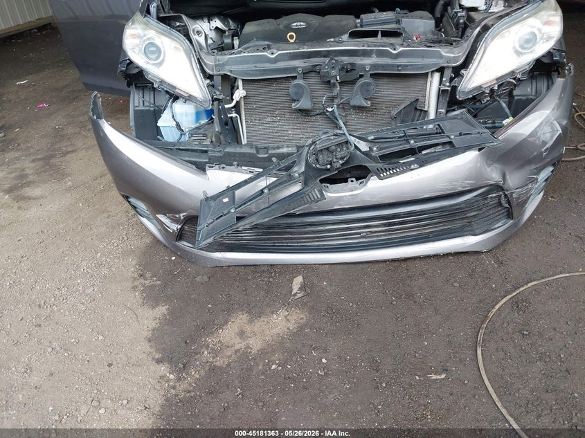 2020 Toyota Sienna VIN 5TDZZ3DC4LS068743 IAAI salvage auction — FRONT END, Salvage (Virginia), sold $4,050 on 2026-07-19 (photo 6)
