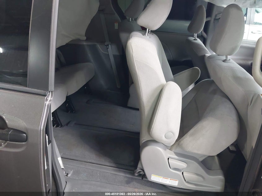 2020 Toyota Sienna VIN 5TDZZ3DC4LS068743 IAAI salvage auction — FRONT END, Salvage (Virginia), sold $4,050 on 2026-07-19 (photo 8)
