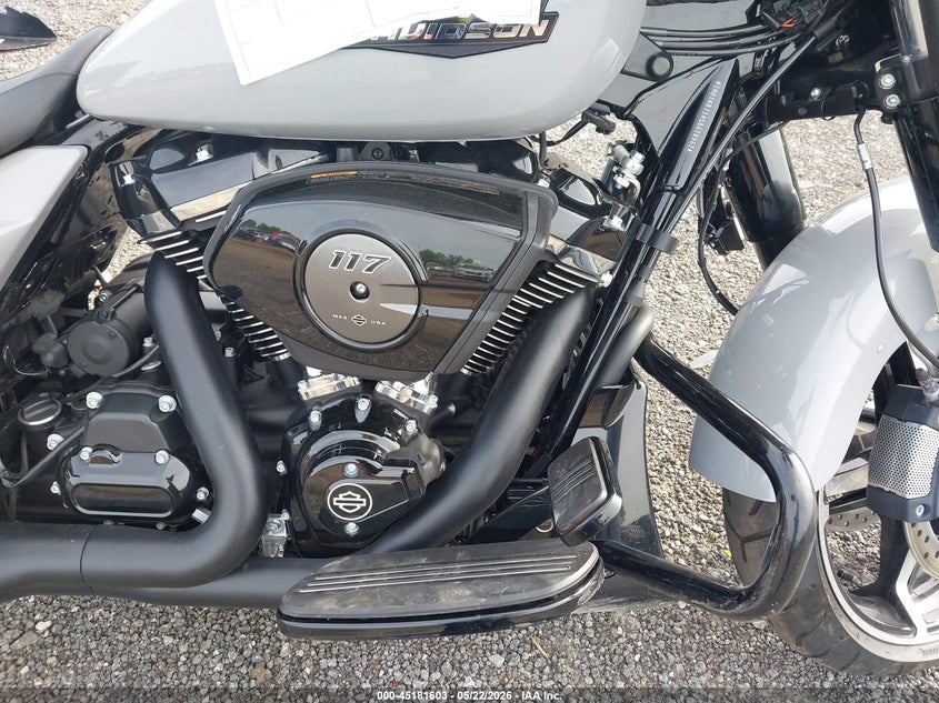 2025 Harley-davidson Street glide VIN 1HD1KB714SB628562 IAAI salvage auction — LEFT & RIGHT, Salvage (Ohio), sold $10,400 on 2026-07-08 (photo 8)