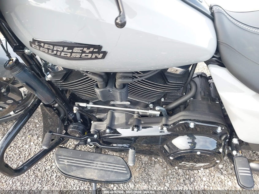 2025 Harley-davidson Street glide VIN 1HD1KB714SB628562 IAAI salvage auction — LEFT & RIGHT, Salvage (Ohio), sold $10,400 on 2026-07-08 (photo 9)