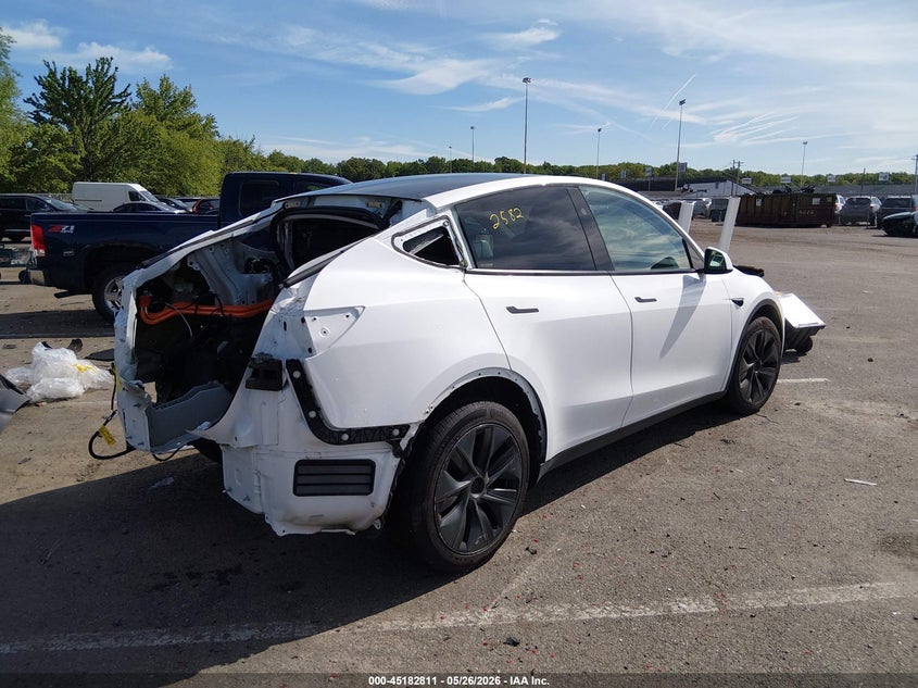 2024 Tesla Model y VIN 7SAYGAEE1RF132582 IAAI salvage auction — REAR END, Salvage (New Jersey), sold $10,600 on 2026-07-30 (photo 4)