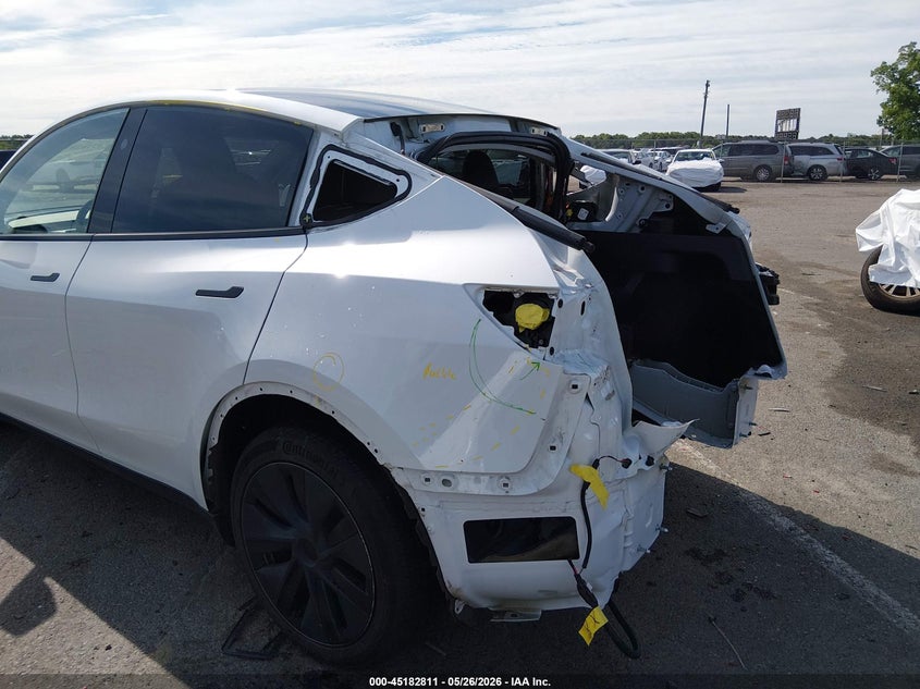 2024 Tesla Model y VIN 7SAYGAEE1RF132582 IAAI salvage auction — REAR END, Salvage (New Jersey), sold $10,600 on 2026-07-30 (photo 6)