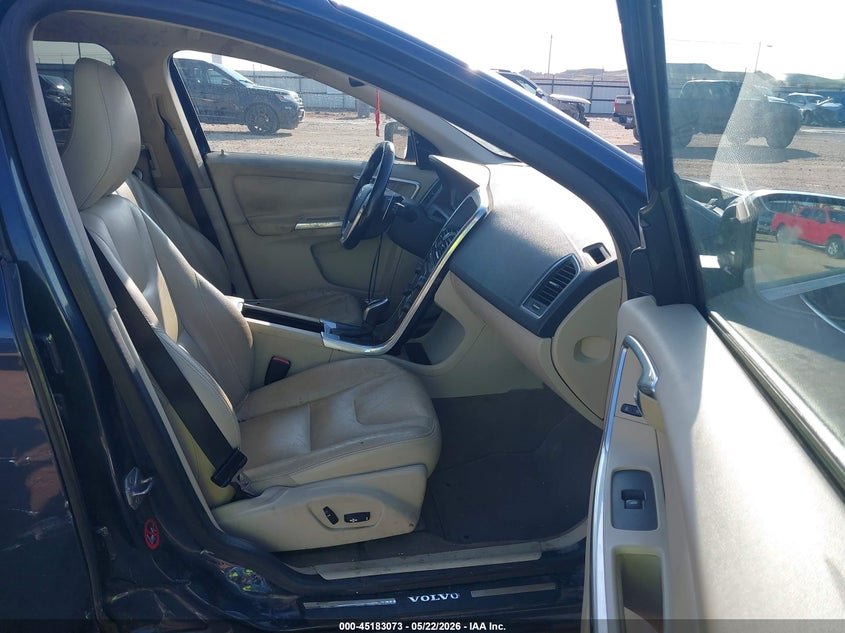 2015 Volvo Xc60 VIN YV449MDC9F2625350 IAAI salvage auction — RIGHT SIDE, Salvage (Texas), sold $1,300 on 2026-07-23 (photo 5)