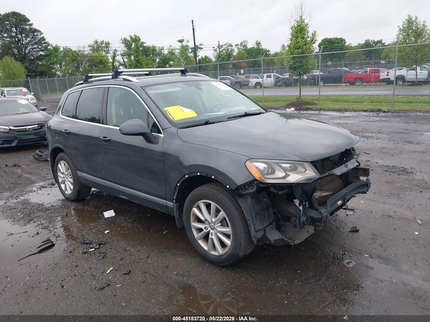 2014 Volkswagen Touareg VIN WVGEF9BP8ED007695 IAAI salvage auction — FRONT END, Salvage (Virginia), sold $825 on 2026-07-28 (photo 1)