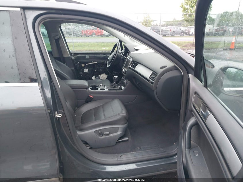 2014 Volkswagen Touareg VIN WVGEF9BP8ED007695 IAAI salvage auction — FRONT END, Salvage (Virginia), sold $825 on 2026-07-28 (photo 5)