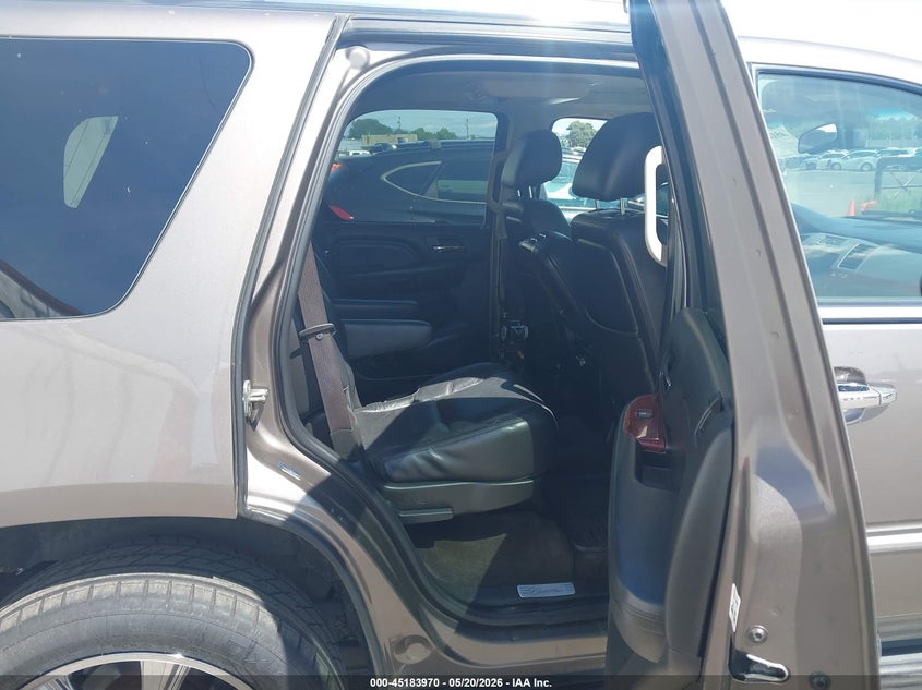 2012 Cadillac Escalade VIN 1GYS4BEF0CR120655 IAAI salvage auction — LEFT SIDE, Salvage (Oregon), sold $3,200 on 2026-07-09 (photo 8)