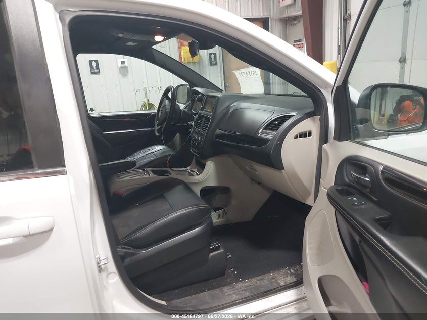 2019 Dodge Caravan VIN 2C4RDGCG1KR596077 IAAI salvage auction — RIGHT FRONT, Salvage Title, sold $2,300 on 2026-07-05 (photo 5)