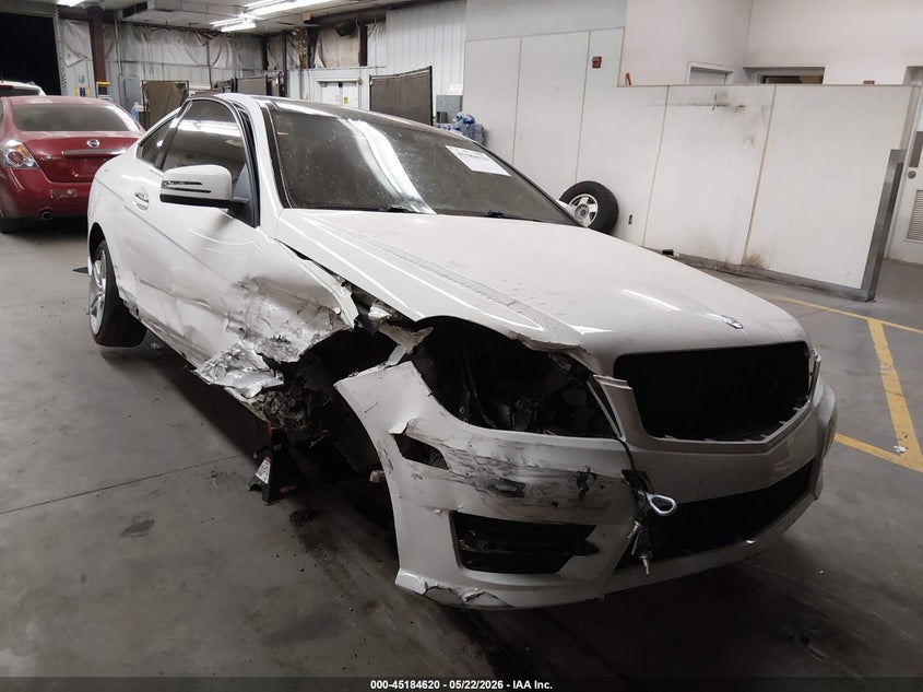 2015 Mercedes-benz C-klasse VIN WDDGJ5HB8FG369886 IAAI salvage auction — SIDE, Salvage (Arizona), sold $200 on 2026-07-28 (photo 1)