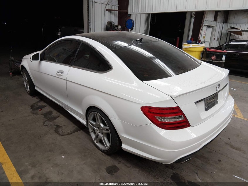 2015 Mercedes-benz C-klasse VIN WDDGJ5HB8FG369886 IAAI salvage auction — SIDE, Salvage (Arizona), sold $200 on 2026-07-28 (photo 3)