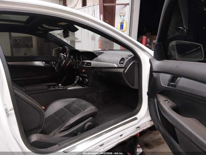 2015 Mercedes-benz C-klasse VIN WDDGJ5HB8FG369886 IAAI salvage auction — SIDE, Salvage (Arizona), sold $200 on 2026-07-28 (photo 5)
