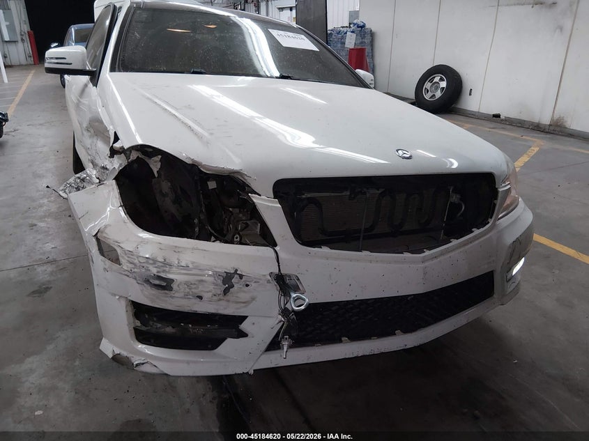 2015 Mercedes-benz C-klasse VIN WDDGJ5HB8FG369886 IAAI salvage auction — SIDE, Salvage (Arizona), sold $200 on 2026-07-28 (photo 6)