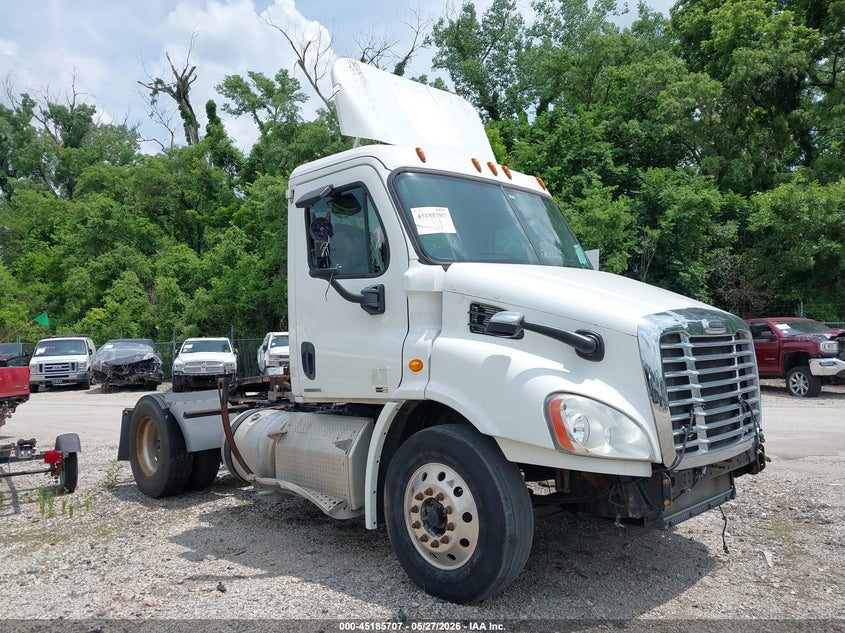 2012 Freightliner Cascadia 113 VIN 1FUBGADV2CSBS4923 IAAI salvage auction — MECHANICAL, Clear (Kansas), sold $725 on 2026-07-08 (photo 1)