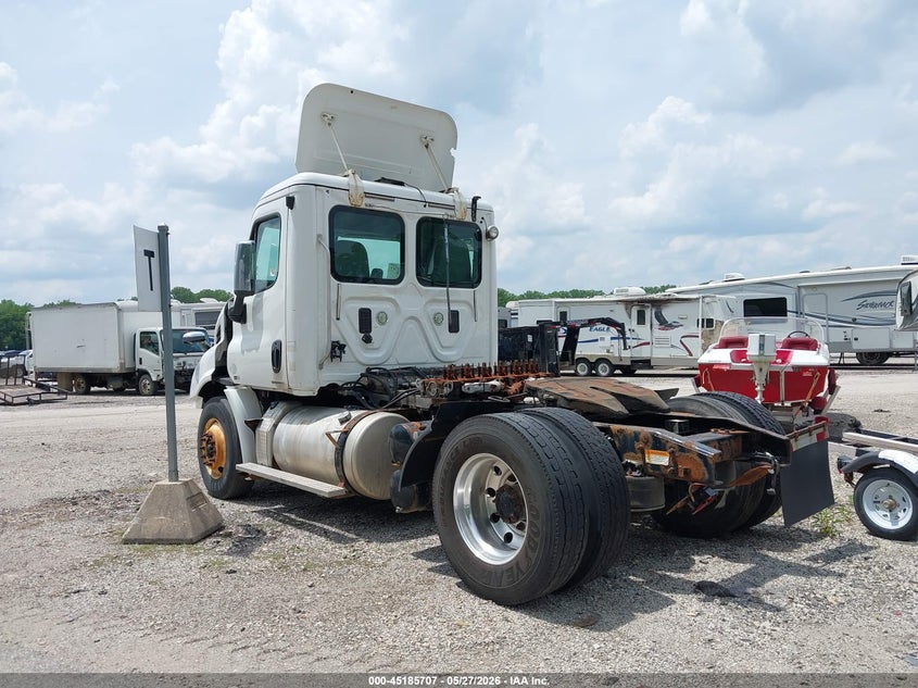 2012 Freightliner Cascadia 113 VIN 1FUBGADV2CSBS4923 IAAI salvage auction — MECHANICAL, Clear (Kansas), sold $725 on 2026-07-08 (photo 3)
