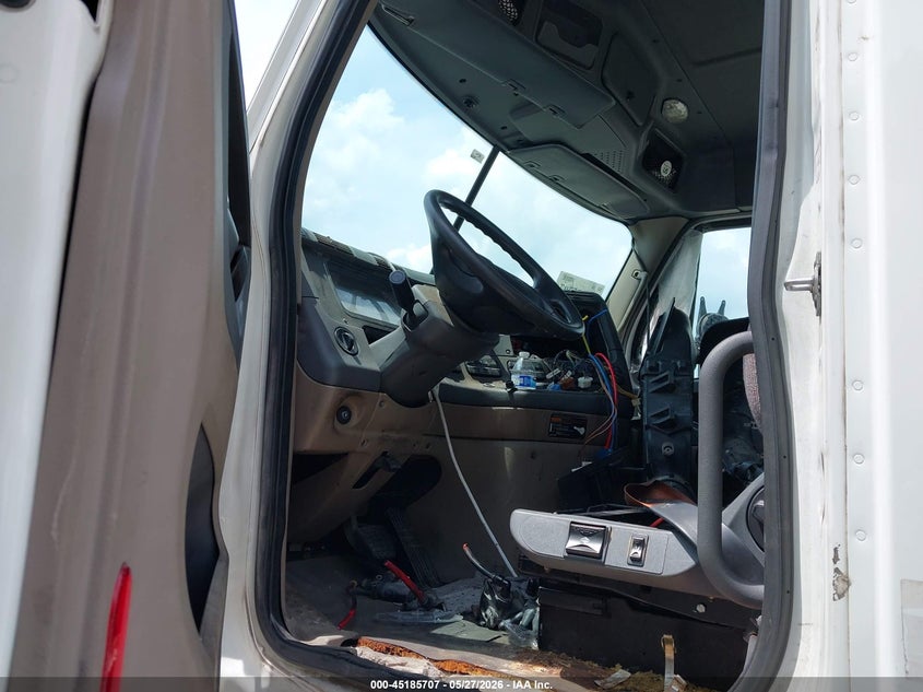 2012 Freightliner Cascadia 113 VIN 1FUBGADV2CSBS4923 IAAI salvage auction — MECHANICAL, Clear (Kansas), sold $725 on 2026-07-08 (photo 6)