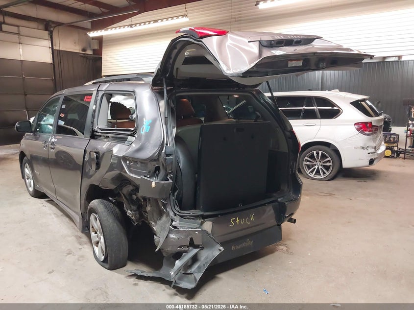 2020 Toyota Sienna VIN 5TDKZ3DC4LS087102 IAAI salvage auction — REAR END, Salvage Title, sold $3,900 on 2026-07-28 (photo 3)