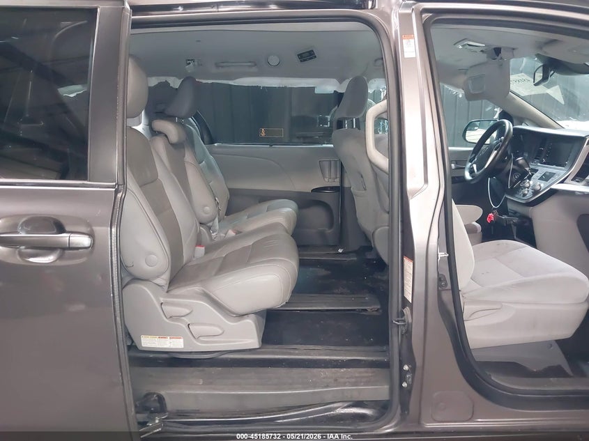 2020 Toyota Sienna VIN 5TDKZ3DC4LS087102 IAAI salvage auction — REAR END, Salvage Title, sold $3,900 on 2026-07-28 (photo 8)