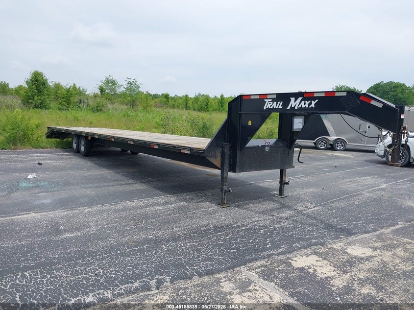 2022 Trailmaxx Flatbed gooseneck trailer VIN 4T93H4024NM402529 IAAI salvage auction — SIDE, Salvage (Indiana), sold $3,150 on 2026-07-08 (photo 1)
