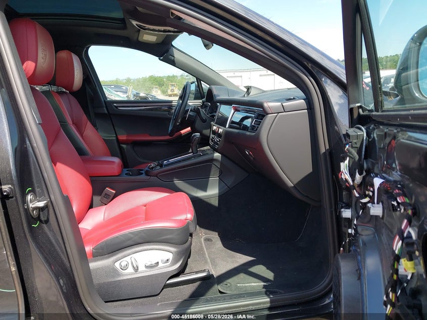 2023 Porsche Macan VIN WP1AA2A55PLB08791 IAAI salvage auction — RIGHT SIDE, Salvage Title, sold $25,500 on 2026-07-16 (photo 5)