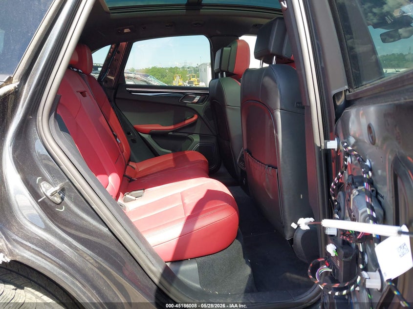 2023 Porsche Macan VIN WP1AA2A55PLB08791 IAAI salvage auction — RIGHT SIDE, Salvage Title, sold $25,500 on 2026-07-16 (photo 8)