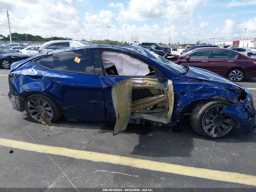 2025 Tesla Model y VIN 7SAYGDEE1SA338814 IAAI salvage auction — BIO HAZARD, Certificate Of Destruction (Florida), sold $125 on 2026-07-23 (photo 6)