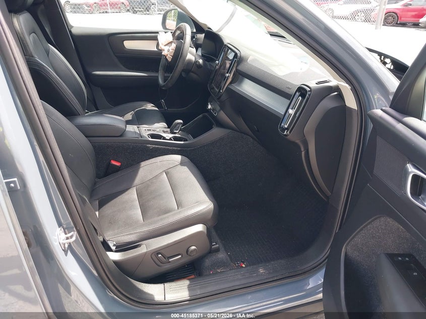 2021 Volvo Xc40 VIN YV4162UK0M2542927 IAAI salvage auction — FRONT END, Salvage Title, sold $4,075 on 2026-08-07 (photo 5)