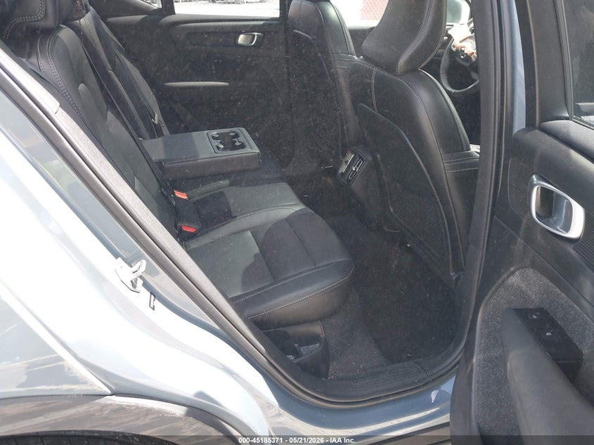 2021 Volvo Xc40 VIN YV4162UK0M2542927 IAAI salvage auction — FRONT END, Salvage Title, sold $4,075 on 2026-08-07 (photo 8)