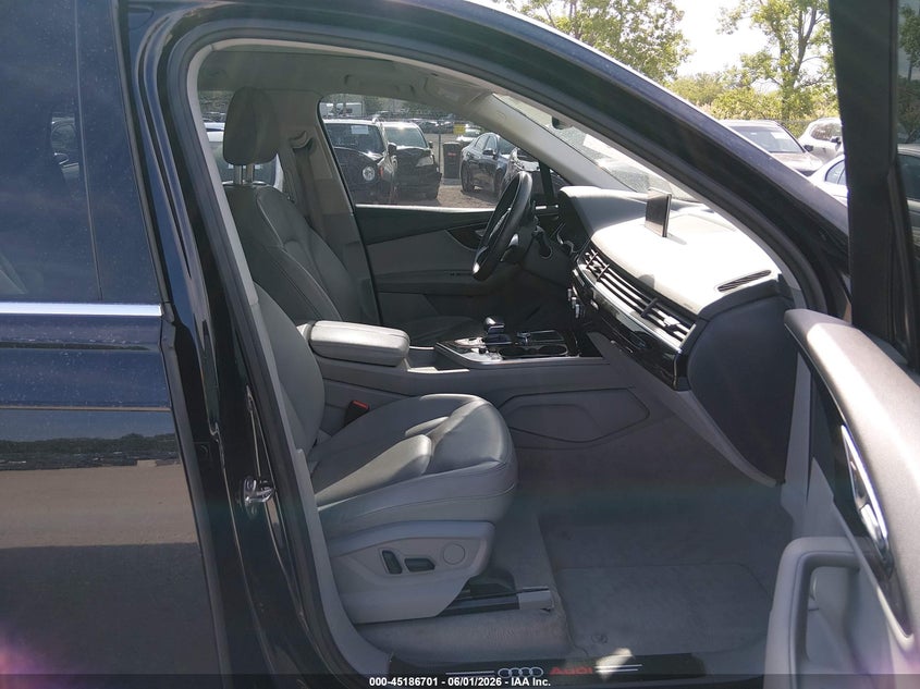 2017 Audi Q7 VIN WA1LAAF72HD053303 IAAI salvage auction — REAR END, Salvage Title, sold $4,100 on 2026-07-21 (photo 5)