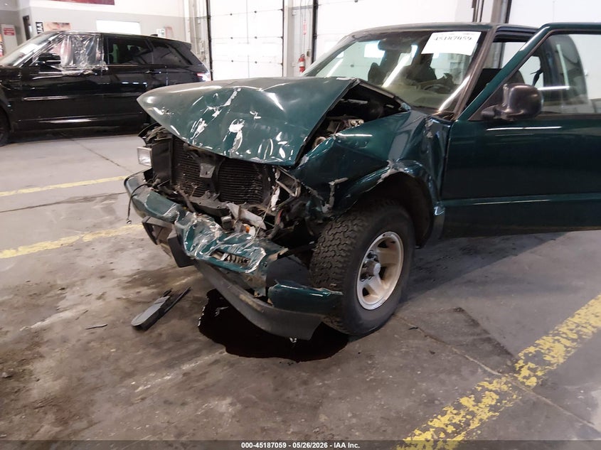 1997 Chevrolet S-10 VIN 1GCCS19X0V8185558 IAAI salvage auction — FRONT END, Salvage (Oregon), sold $300 on 2026-07-09 (photo 6)